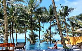 Vida Loca Sunset Beach Resort